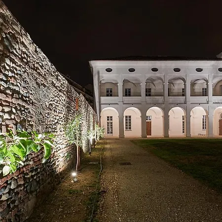 Cascina Fossata & מלון